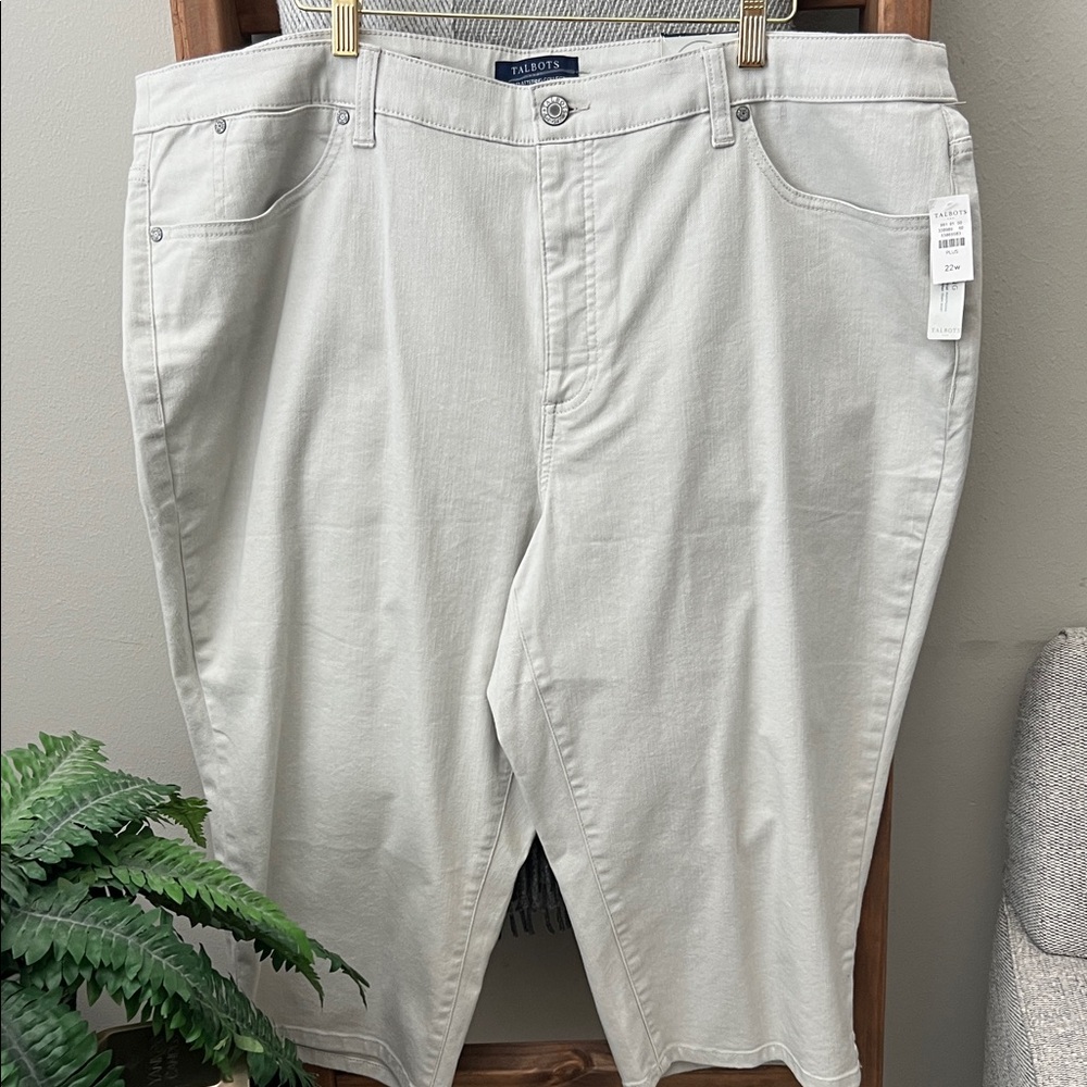 Talbots Tan Pedal Pusher, NWT, Size 22W, very Nice!